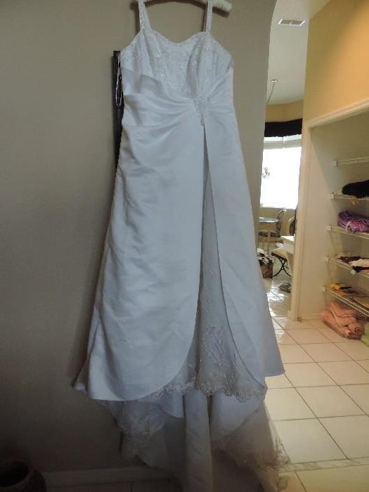 Beautiful Size 16 wedding gown