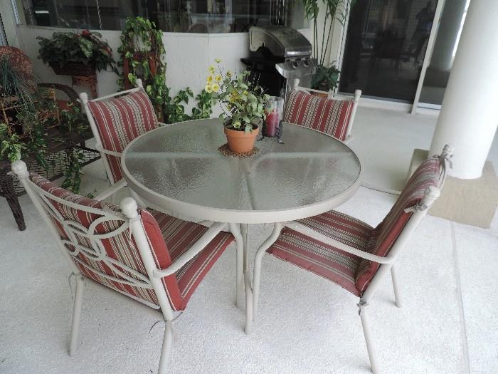 Round patio table with 4 chairs (red and grey striped fabric)