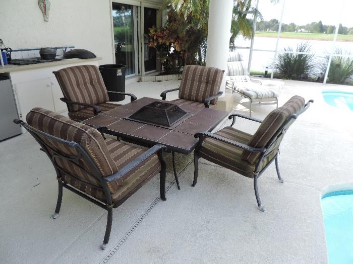 Patio Set: 4 chairs with square table