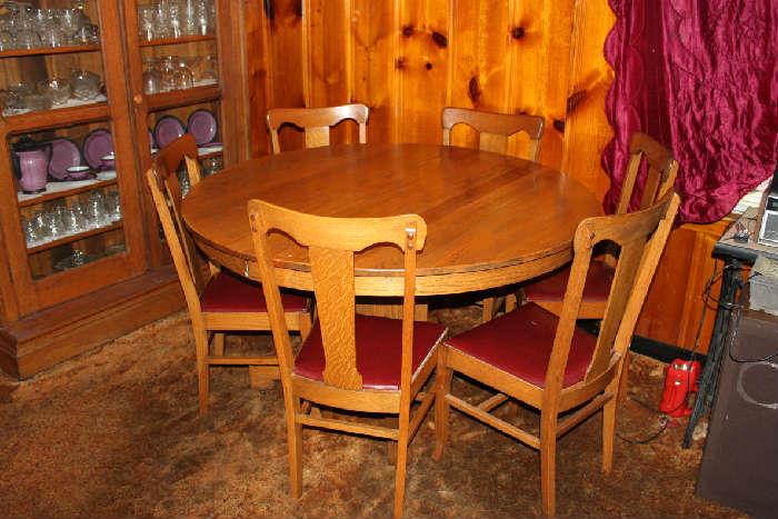 Round Oak Dining Table & 6 Chairs