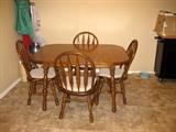 Kitchen table 4 chairs great condition!