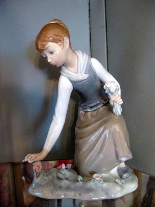 Lladro girl with flowers