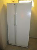 GE side by side refrigerator freezer