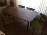 Mid Century Modern Dinning Room Table and 6 chairs