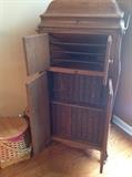 RCA Victor Victrola Dome Top Oak Cabinet - Detail