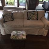 Love seat that coordinates with the sofa