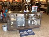 Smaller Showcase - Fabulous Size - Vintage 