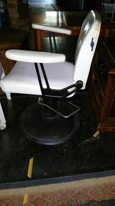 BARBER CHAIR