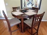 Pub style round table w/4 chairs (comes w/a leaf)
