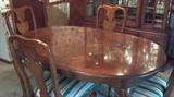 Thomasville Fisher Park Dining Room – table & chairs
45”x68” oval dining table extends to 100” with two 16” leaves, 30” high;
table pads;
four 42” high Queen Ann side chairs.
