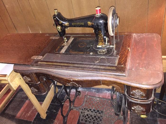 vintage and operable sewing machine and table