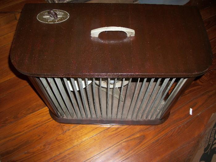 Awesome 1940s-50s Mathes 4 Speed Cooler Fan. Made by the Curtis Mathes Company Prior to Tv And Radio Sales. Fan works Fantastic with its jet engine propeller type fan blade moves a lot of air.