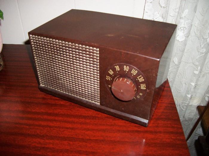 Antique RCA Victor Bakelite Radio