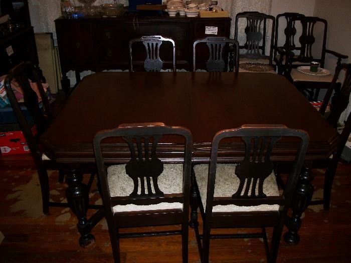 Circa 1900s Antique Bockstege Furniture Co Mahogany Table and 12 Chairs with 4 Leaves.
