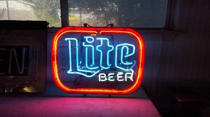 Neon Lite Beer Sign