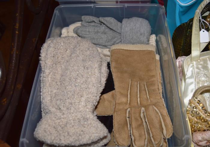 Women's Gloves & Outerwear