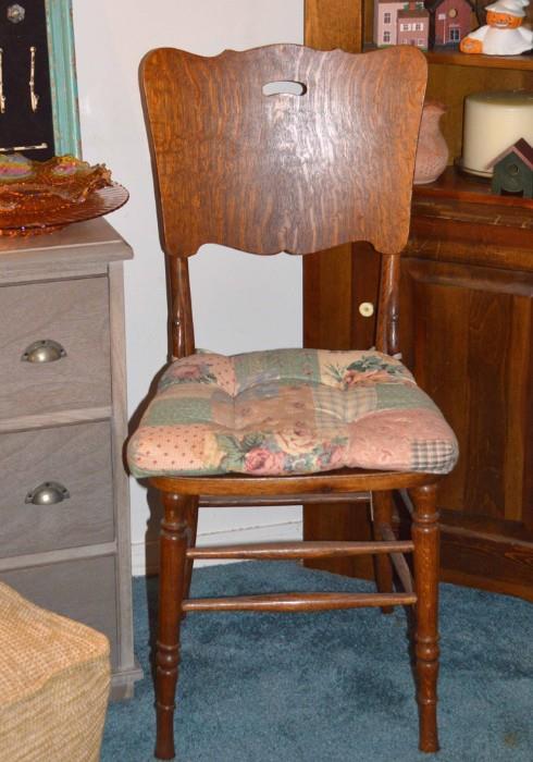 Quartersawn Oak Side Chair (needs repair on the seat)