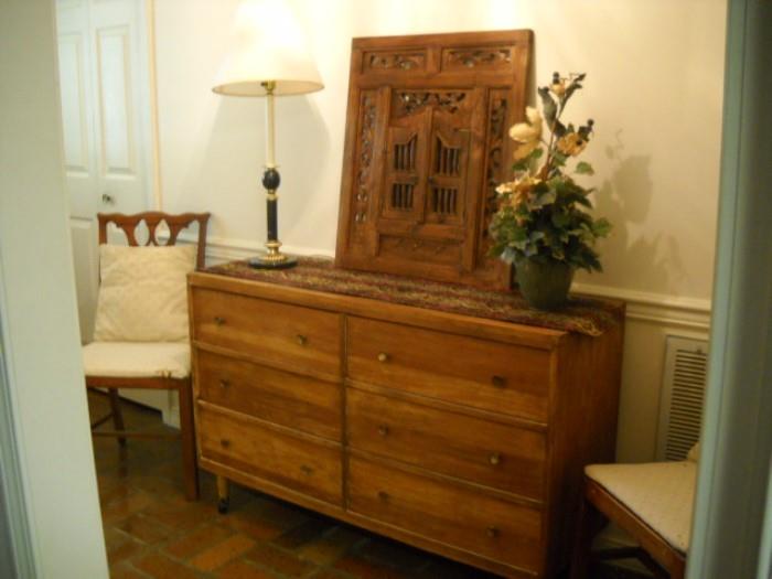 6 DRAWER CHEST ON CASTERS AND HANGING CARVED MIRROR WITH DOORS