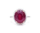 Lot 84: A RUBY AND DIAMOND RING