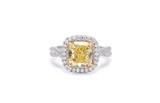 Lot 93: A STUNNING 2.68 CARAT FANCY YELLOW DIAMOND IN A PLATINUM SETTING 