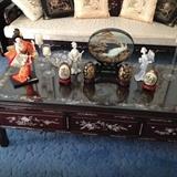 This living room set has many pieces