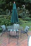 Round Patio Table/Market Umbrella & 4 Chairs