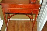 Small Writing Desk (top lifts)