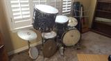 VINTAGE DRUM SET !!!! :)