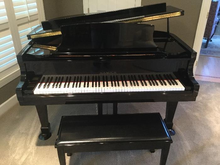 Samick SG-155 baby grand piano