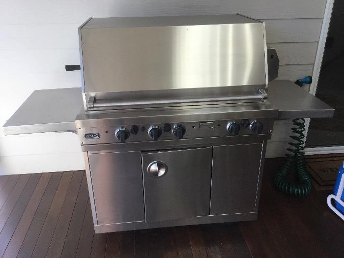 Viking Professional grill with rotisserie - in excellent condition