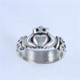 Estate James Avery sterling silver Claddagh ring: size 6 1/2, 5.5 gms