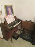 HAMMOND ORGAN