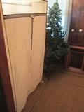 WARDROBE AND CHRISTMAS TREE