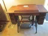 SINGER SEWING MACHINE