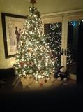Kirkland lighted 7.5' Christmas tree.