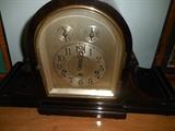 Vintage Wm.Lambrecht & Sons. Mantel Clock. Feb 26th 1940 #10296, has key