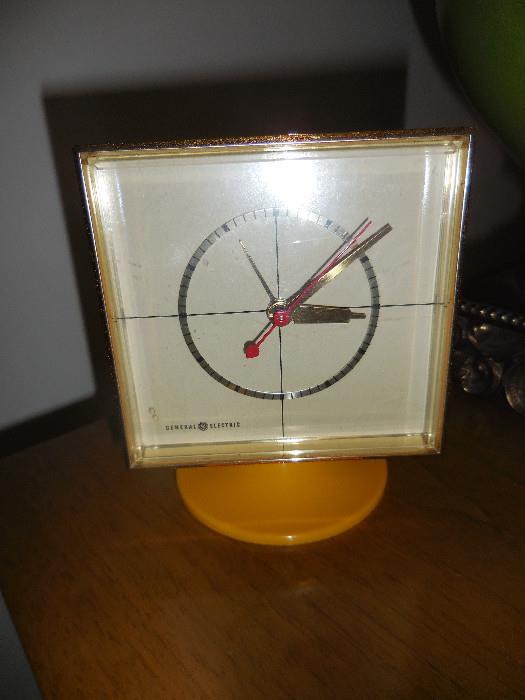 Mid Century GE Cube Clock
