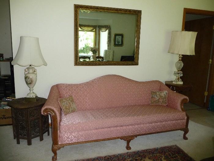 nice pink sofa , lamps