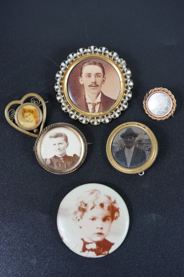 VINTAGE HARVEST ONLINE ESTATE SALE POPULAR COLLECTIBLES S AND CURIOSITIES