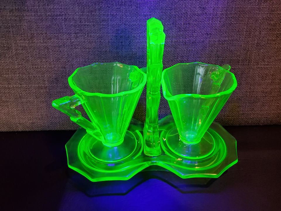 Pacific MO ONLINE Estate Sale ~ Antiques / Vintage Collectibles Vaseline Uranium Glass Perfume Btls 