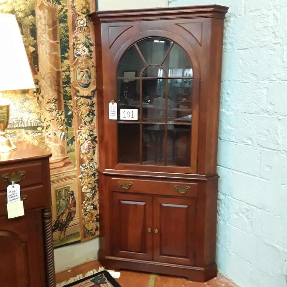 WELCOME TO FALL FURNITURE AND COLLECTIBLES AUCTION!