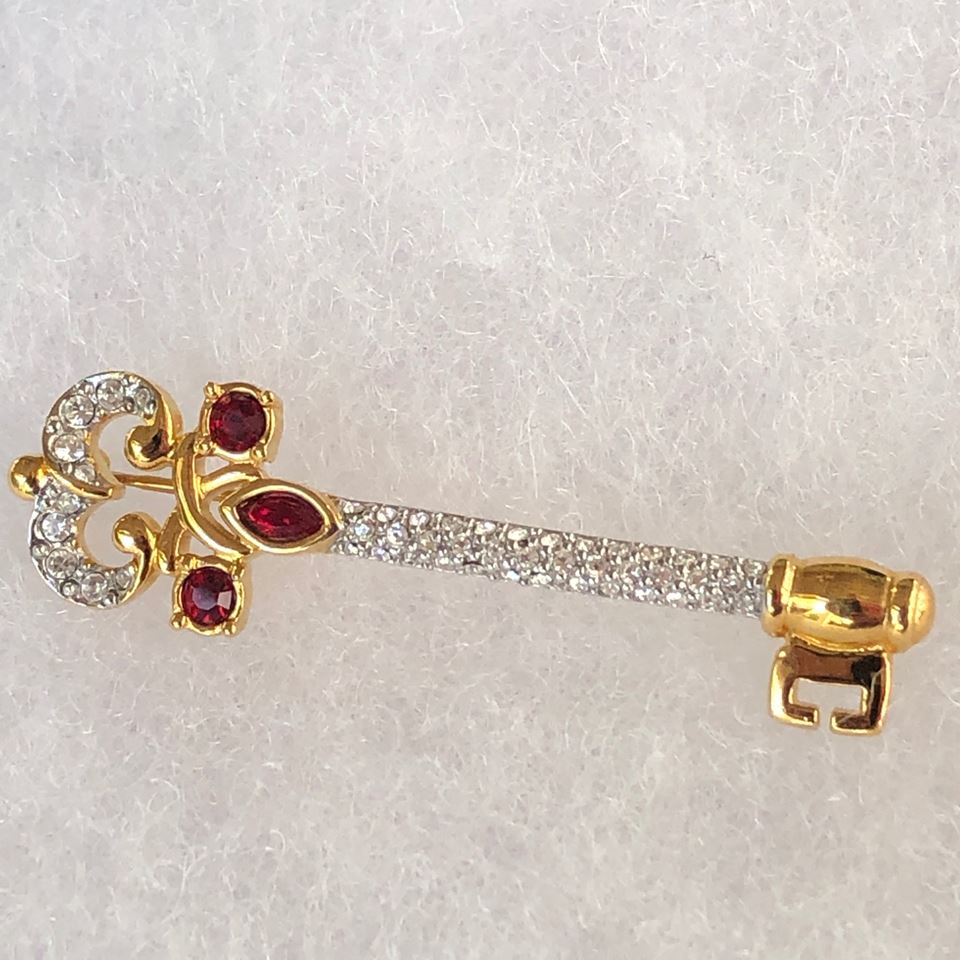 SWAROVSKI Crystal Rhinestone Royal Key/Staph Brooch - Swan Signed Royal Key  Pin - Retired Swarovski Jewelry bidding ends 7/8 $70.00 | EstateSales.NET
