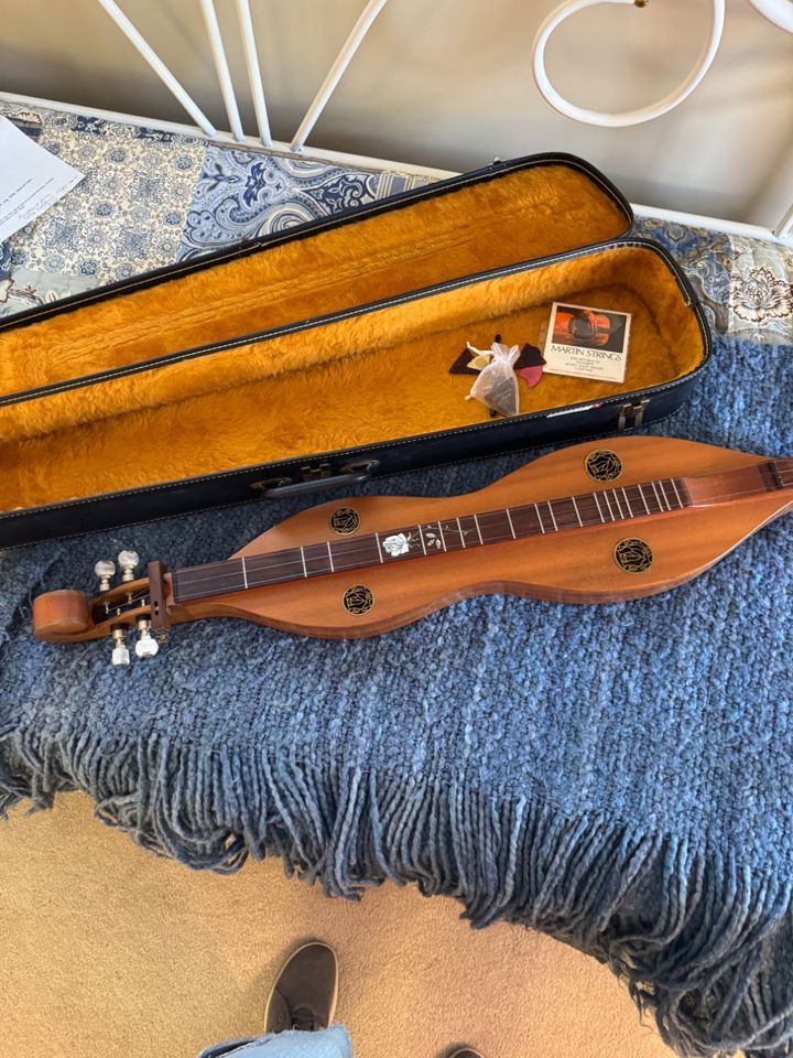 Art deco, Musical Instruments & MORE ON-LINE Estate Sale