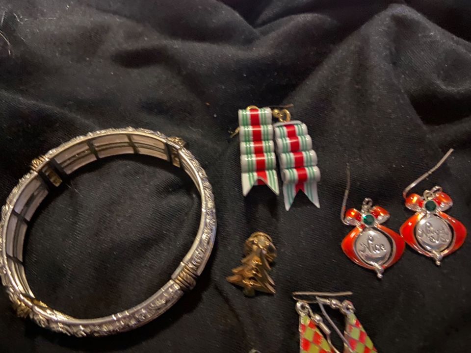 Consignment Jewelry Auction