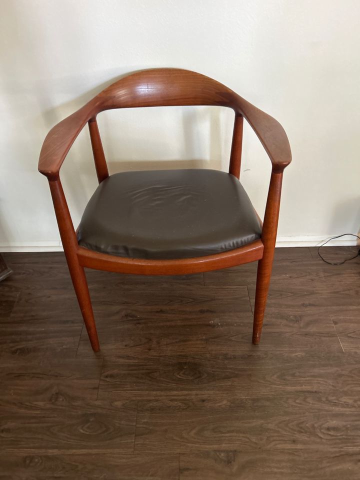 Florissant Estate with MCM Furniture, Decor and more! Part 1
