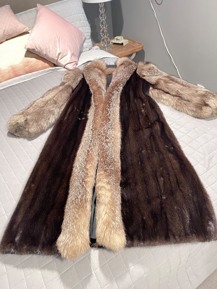 Woman’s Coats, Furs, & Vests 