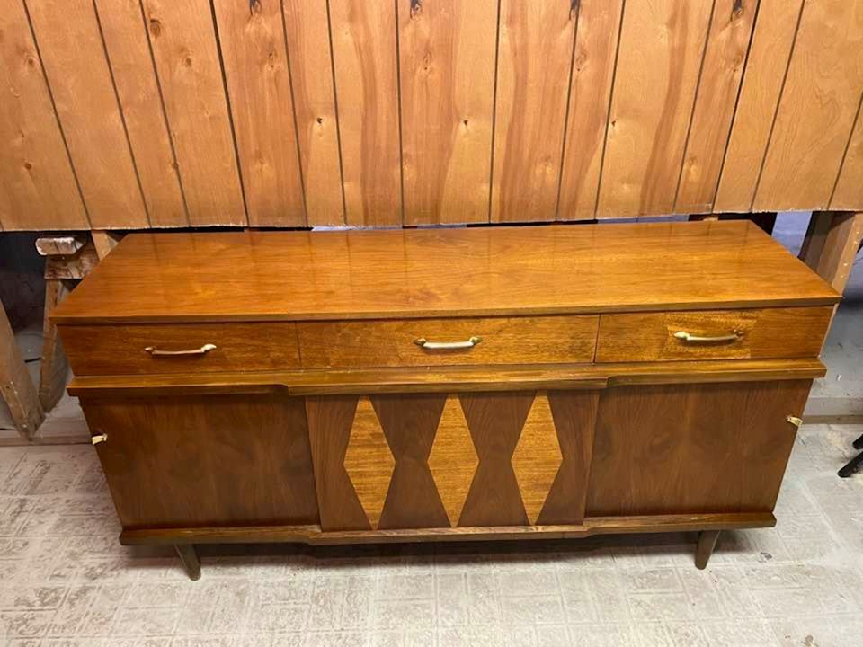 Eggertsville Mid Century Furniture, Coins, Jewelry & Collectibles Online Estate Auction