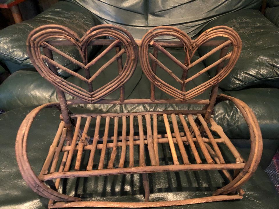 Twig doll loveseat bidding ends 11/19 5.00