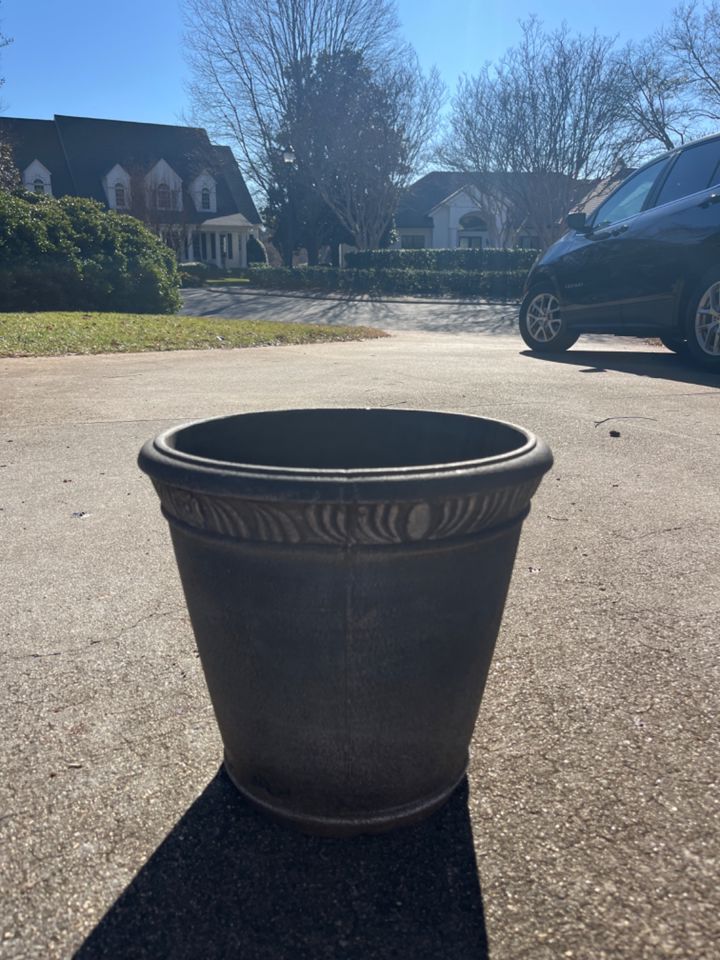 Lot 336, large outdoor pot bidding ends 1/31 9.60