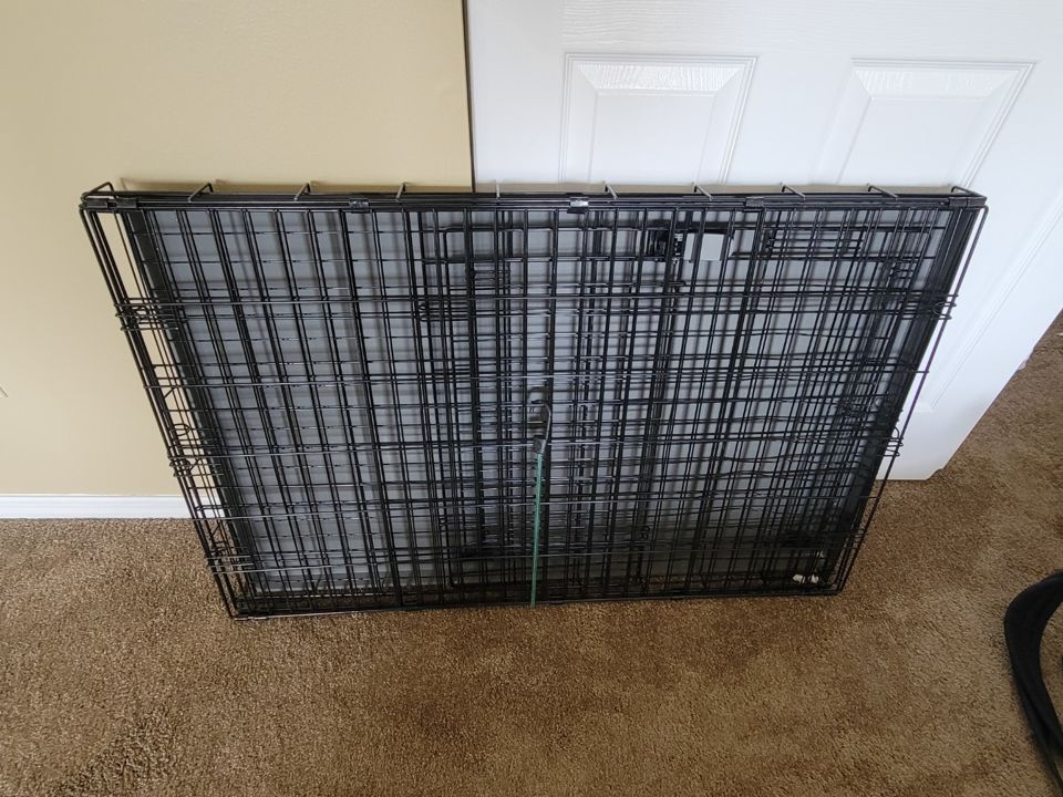 Large Dog Crate 42 x 28 x 30 bidding ends 3/27 22.00